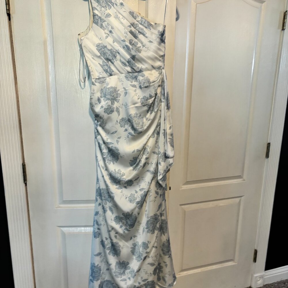 Formal Dress - Picture 2 of 6
